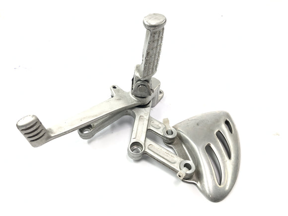 Triumph Speed ​​Triple T509 [1998] - rechtervoetsteunsysteem met rempedaal