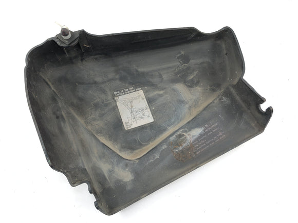 Yamaha XV 750 5G5 [1982] - Sivukansi oikean akun kannen päällä