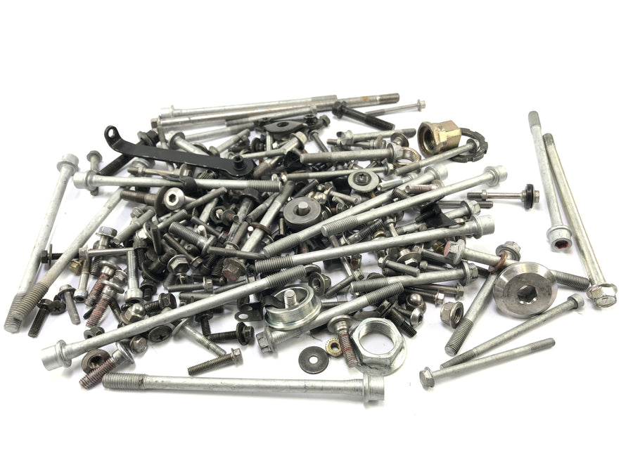 Kawasaki Z 1000 ZRT00A [2006] - Lot de pièces et vis restantes