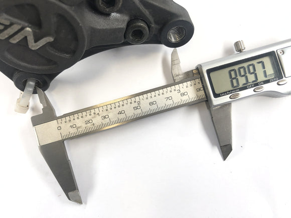 スズキGSF 1200 S Bandit WVA9 [2003]  - 前面のブレーキキャリパーブレーキトング