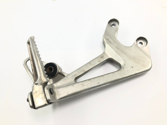 Honda VFR 800 FI RC46 [1999] - Fußraste Soziusfußraste Fußrastenhalter hinten rechts