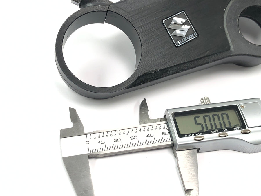 Suzuki GSX R 1000 WVBZ K3 [2003] - Gabelbrücke oben Lenkeraufnahme Gabelklemmung vorn