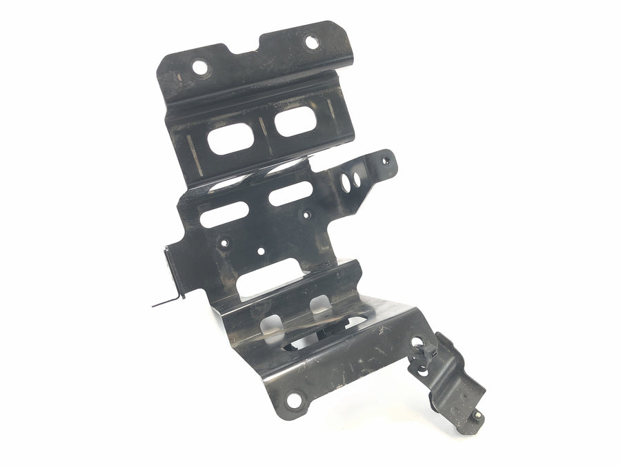 Suzuki VZ 1500 WVCU [2011] - akkukotelon kiinnikeyksikön pidike