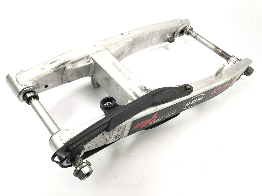 SWM SM 125 R [2018] - Schwinge Hinterradschwinge mit Schwingenachse und Hinterachse
