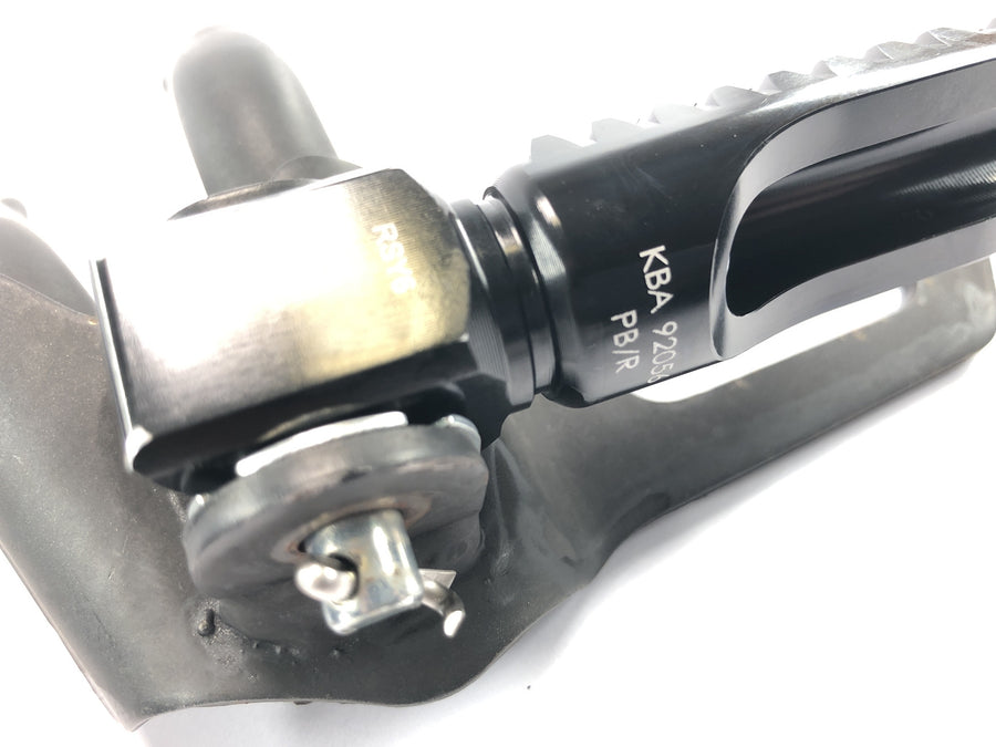 Yamaha MT 03 RM02 [2007] - Fußrastenanlage Sozius Fußrasten Halter hinten Paar