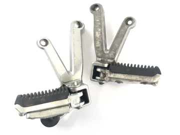 スズキGSF 1200 S Bandit WVA9 [2003]  - 左右のフットレストにホルダーを備えた小児のフットレスト