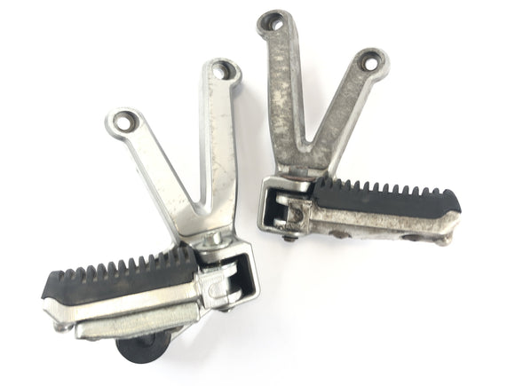 スズキGSF 1200 S Bandit WVA9 [2003]  - 左右のフットレストにホルダーを備えた小児のフットレスト