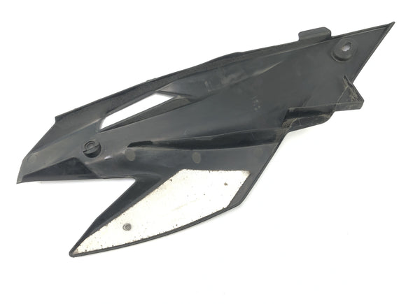 SWM SM 125 R [2018] - revêtir à l'arrière du côté des pièces de revêtement sur l'ensemble gauche et droit