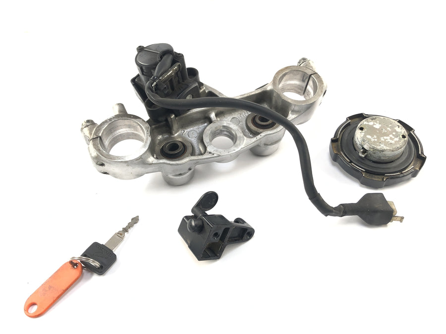 Honda NX 650 RD02 [1989] - locksmith ignition lock Tank lock Helmschloss Gabelbrücke above