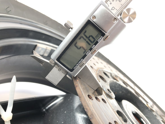 Kawasaki GPZ 1100 ZXT10E [1997] - обод заднего колеса позади