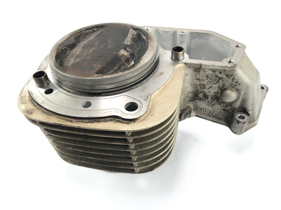 BMW R 1150 R R21 [2003]  - 左侧有活塞的圆柱体