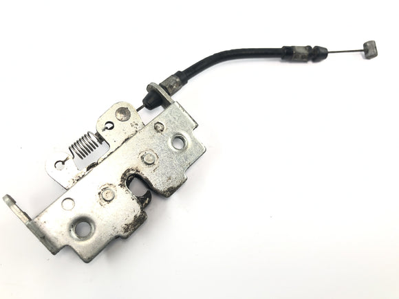 Yamaha MT 03 RM02 [2007] - Chiusura sella con bullone di bloccaggio sella con cavo Bowden