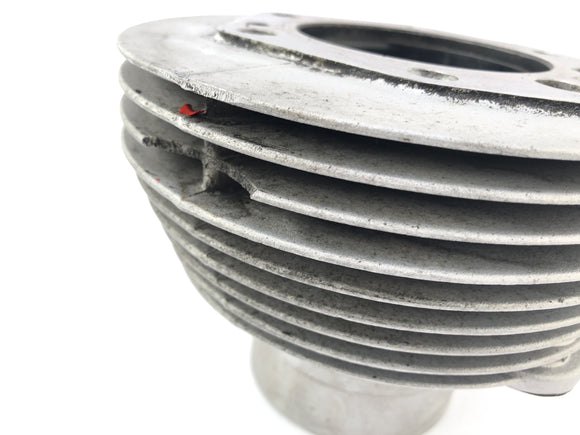 Moto Guzzi V7 Special [1971]  - 右側にピストンが付いたシリンダー