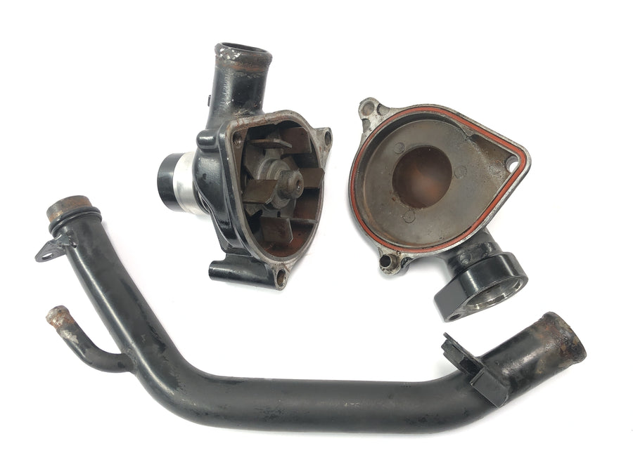 Triumph Daytona 900 T300 [1996] - Bomba de água com tubo de refrigeração