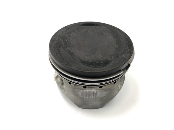 ヤマハXVS 650ドラッグスターVM03 [2001]  - ピストンが背後にあるシリンダー