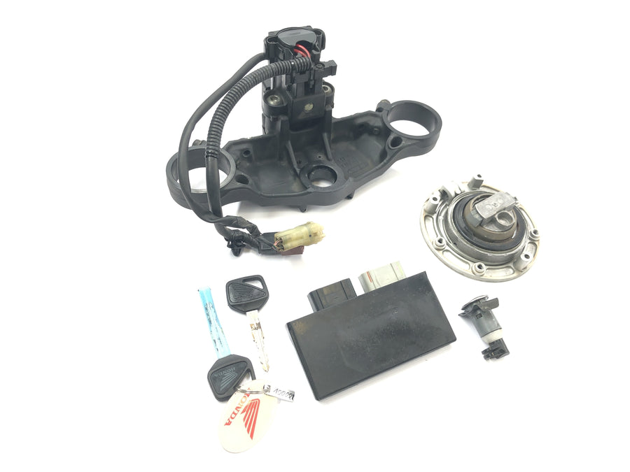 本田 CBR 1000 RR SC57 [2006] - 锁具点火锁油箱盖转向锁钥匙 CDI