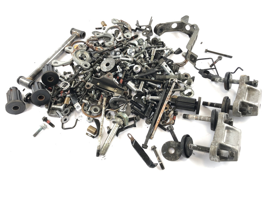 Kawasaki GPZ 1100 ZXT10E [1997] - screws remnants parts