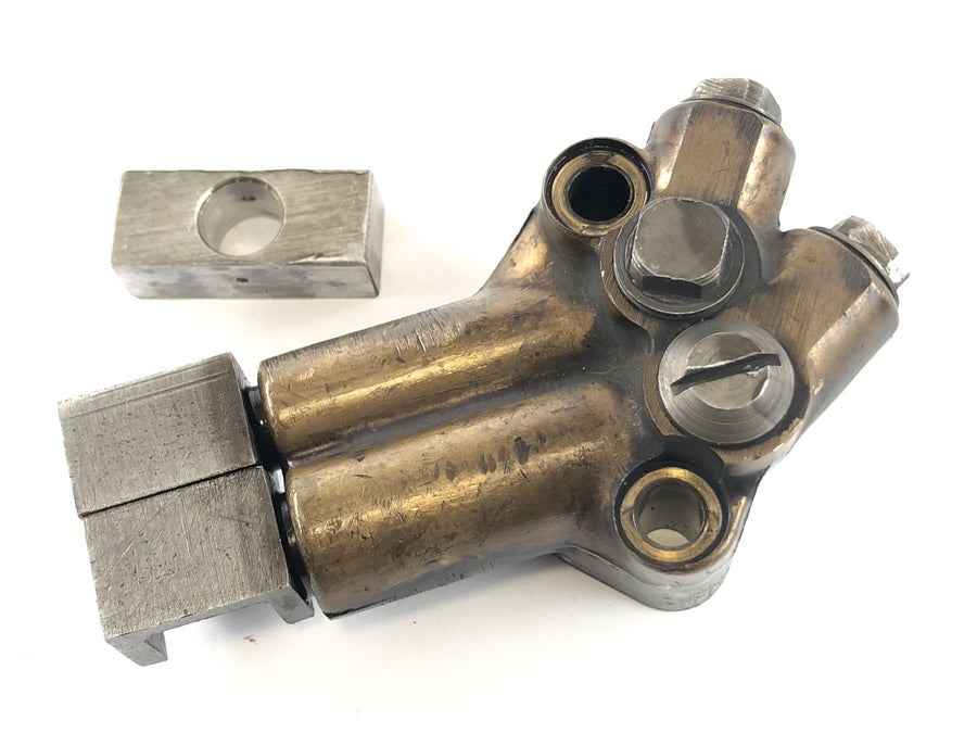 Triumph Bonneville T140V [1976]  - 油泵