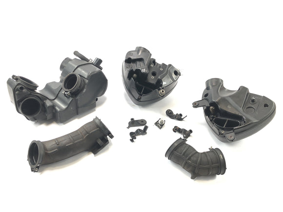 Suzuki VZ 1500 WVCU [2011] - Luftfilterkasten Airbox Luftfiltergehäuse Ansaugkasten