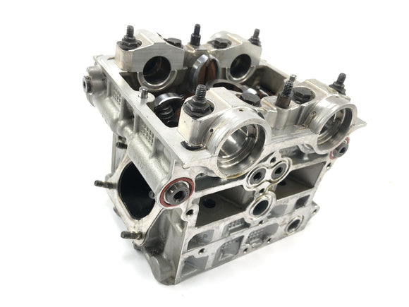 Ducati 999 H4 [2003] - головка цилиндра сзади