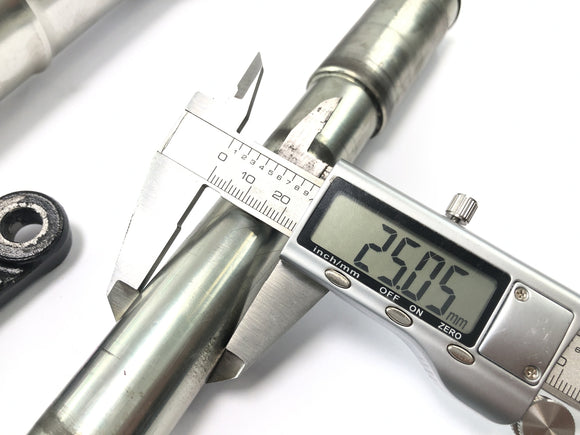 Triumph Speed ​​Triple T509 [1998] - Telescopische vork met as