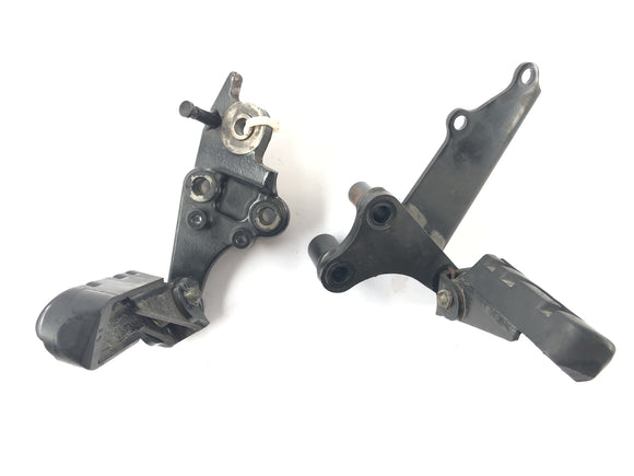 ヤマハXT 660 DM01 [2004]  - ホルダーとフットレストの左と時刻のドライバーのフットレスト