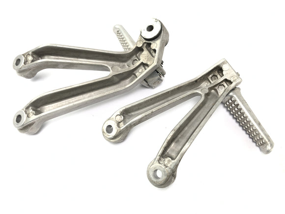 Honda CBR 900 RR SC28 [1994] - Держатель FootRest FootRest в левой и правой подводной подготовке педии