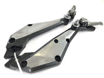 川崎GPZ 1100 ZXT10E [1997]  - 右と左のソシアのラストホルダーとフットレスト - 0