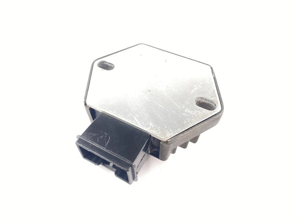 Honda CBR 900 RR SC33 [1996] - Régulateur redresseur