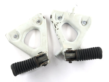 Honda XL 600 LM PD04 [1989] - Pediatryczne podnóżki z opiekunami po prawej i lewej stronie