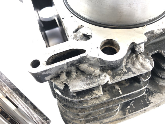 ヤマハTT 600 59X [1986]  - ピストンシリンダー付きシリンダーが溶接されています