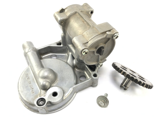 Kawasaki GPZ 1000 RX [1987] - pompa olejowa z rejestracją filtra oleju