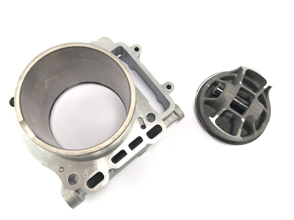 KTM 1050 Adventure [2017] - Cylinder z tłokami z tyłu