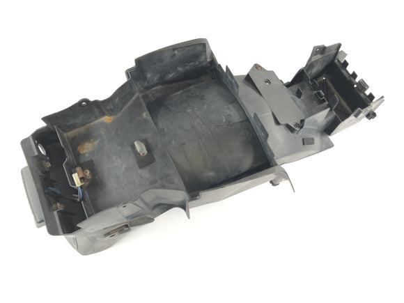 Yamaha YZF 750 R 4NHN [1996] - Heck pod okładziną wnętrza