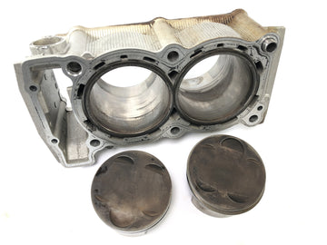 ヤマハTRX 800 4UN [1996]  - ピストンを備えたシリンダー849ccm摩耗の兆候