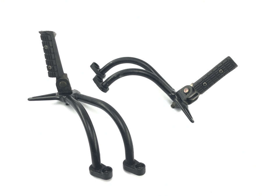Triumph Tiger 900 T400 [1998] - Rear passenger footrests