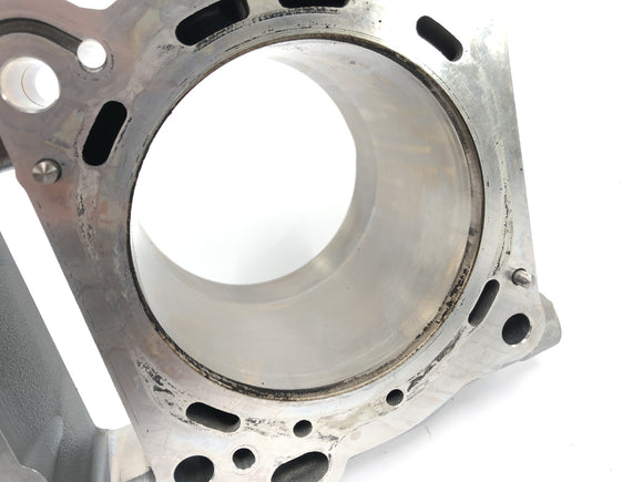 KTM 1050 Adventure [2017] - Cylinder z tłokami z tyłu