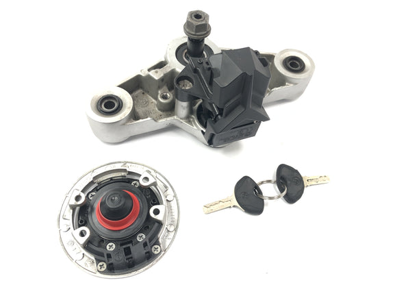 BMW R 1200 GS Adventure R12 [2012] - Slotenmaker met vorkbrug bovenaan het ontstekingsvergrendeling van het brandstofdeksel