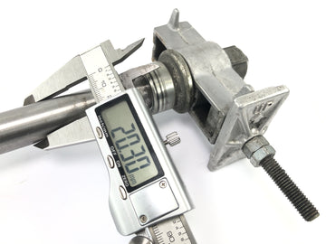 Honda CBX 750 RC17 [1984] - Задняя ось с натяжкой цепи и рукавами расстояния - 0