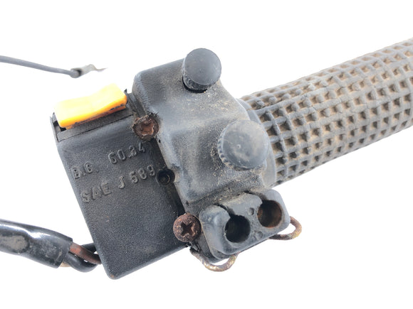 Moto Guzzi 850 -T3 [1980]  - 右側にあるスロットルグリップ付きのハンドルバーフィッティング