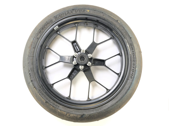 Aprilia RSV4 1000 [2010] - El borde de la rueda delantera en el frente