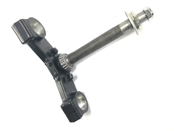 Triumph Daytona 900 T300D [1996] - lower fork bridge, control head clamp