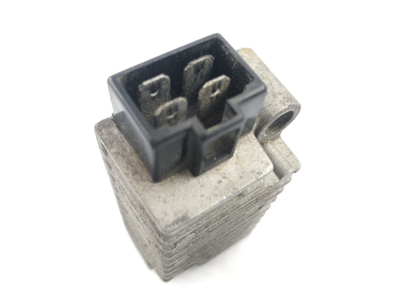 Yamaha TT 600 R DJ01 [1998] - Regulátor napětí