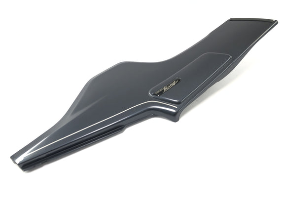 BMW K 1100 LT 100 [1994] - Крышка с боковой облицовками слегка разорванная часть облицовочной части справа