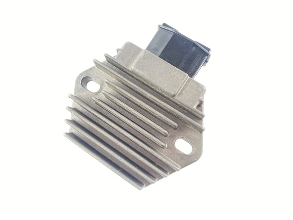 Honda CBR 900 RR SC33 [1996] - Régulateur redresseur