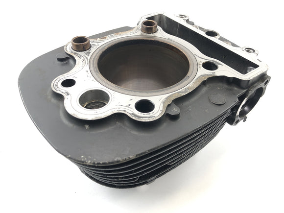 ヤマハXVS 650ドラッグスターVM03 [2001]  - ピストンが背後にあるシリンダー