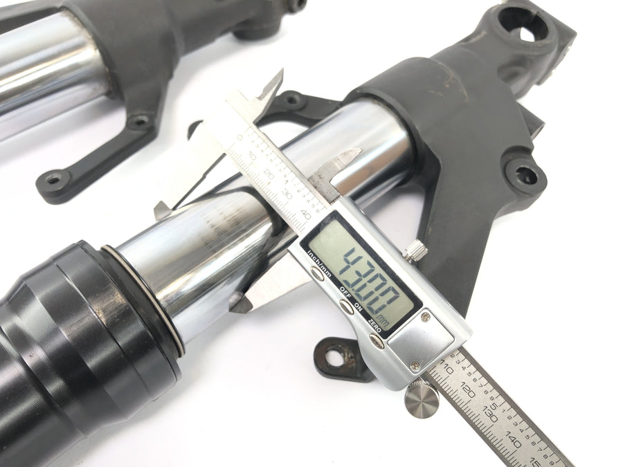 ヤマハYZF R1 RN09 [2003]  - 逆さまにフォーク