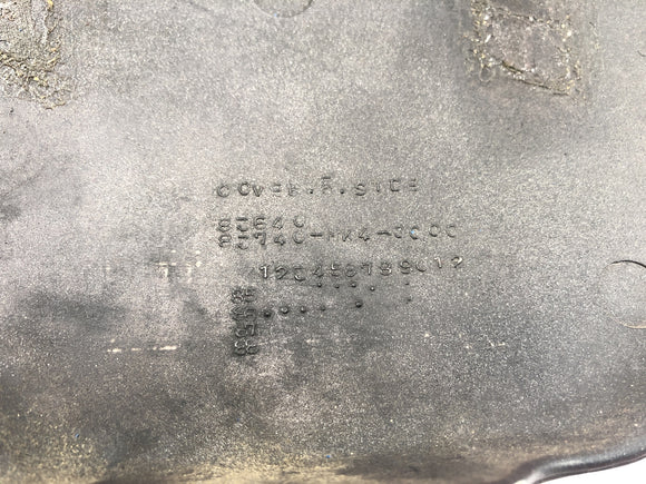 Honda XBR 500 PC15 [1989] - Boční kryt na pravé straně pokrytí obalů