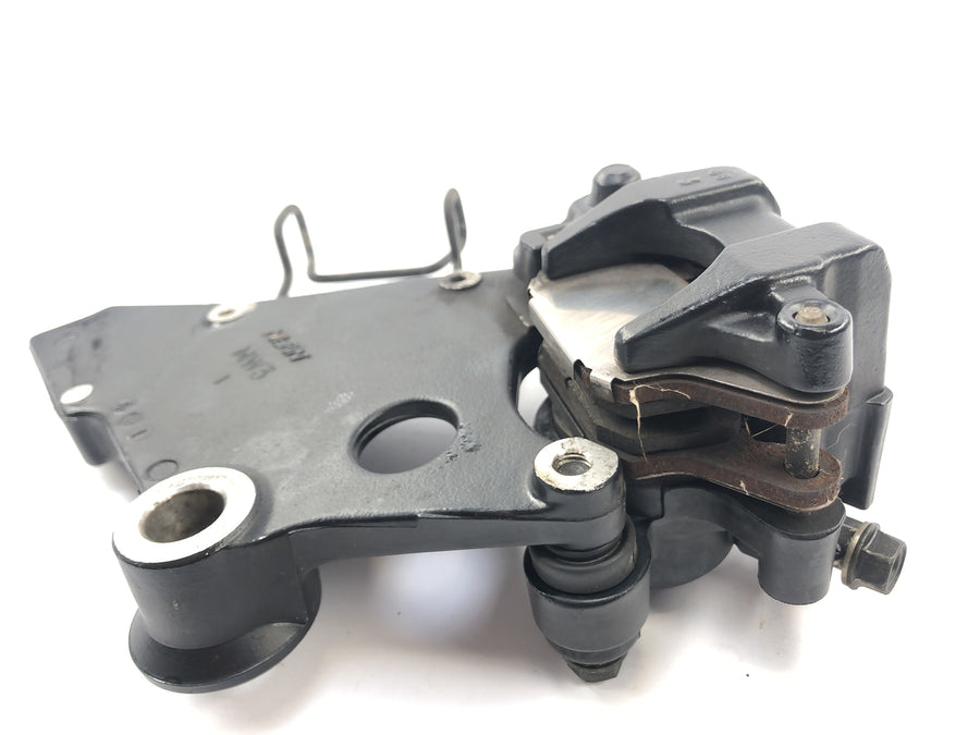Honda CB 750 RC42 [1996] - Pinça de freio na parte traseira com placa de ancoragem