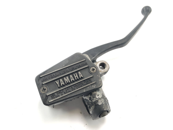 Yamaha FJ 1100 47e [1985] - dźwignia hamulca pompy ręcznej na prawym przednim ręcznym hamulcu hamulcowym